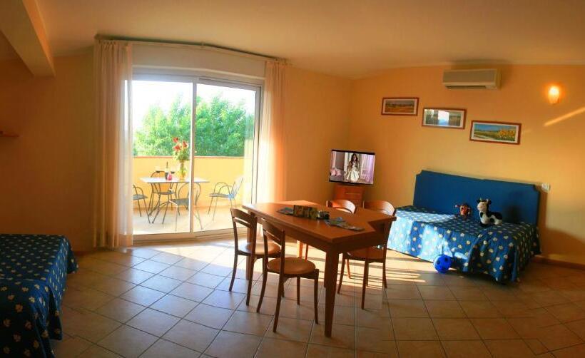 Апартаменты 1 Спальня Нижний Этаж, Residence Miralago Rooms & Apartments