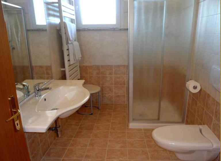Апартаменты 1 Спальня Нижний Этаж, Residence Miralago Rooms & Apartments