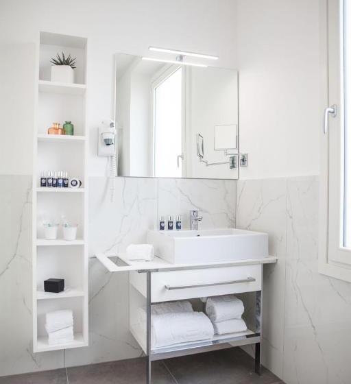 سوئیت جونیور سوپریور با چشم‌انداز دریا, Sanremo Luxury Suites