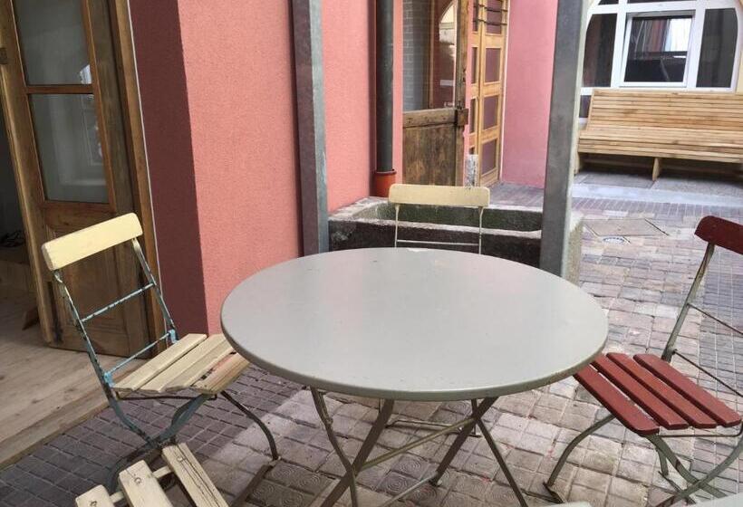 سوییت با چشم‌انداز باغ, Das Hornsteiner