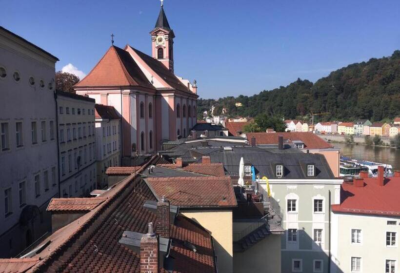 سوییت با چشم‌انداز باغ, Das Hornsteiner