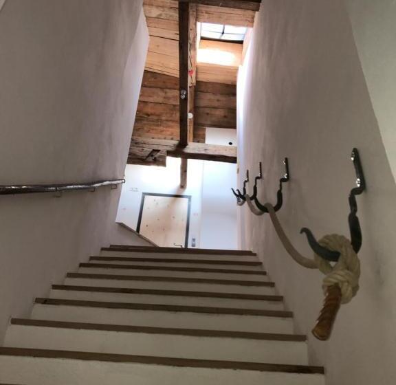 اتاق استاندارد یک نفره, Das Hornsteiner