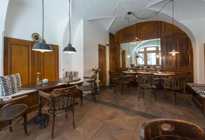 اتاق استاندارد یک نفره, Das Hornsteiner