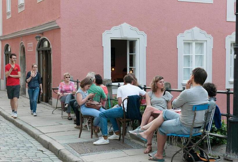 سوییت با چشم‌انداز باغ, Das Hornsteiner