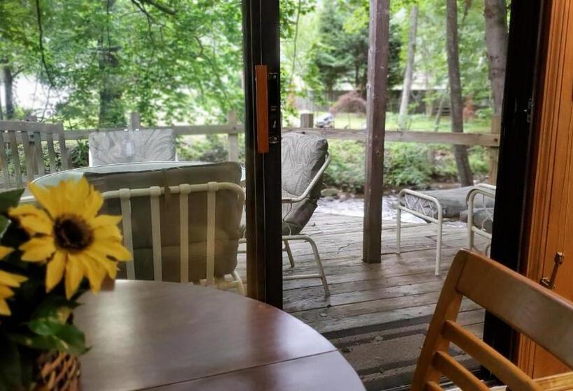 سوئیت با چشم‌انداز رودخانه, Cozy Creek Cottages