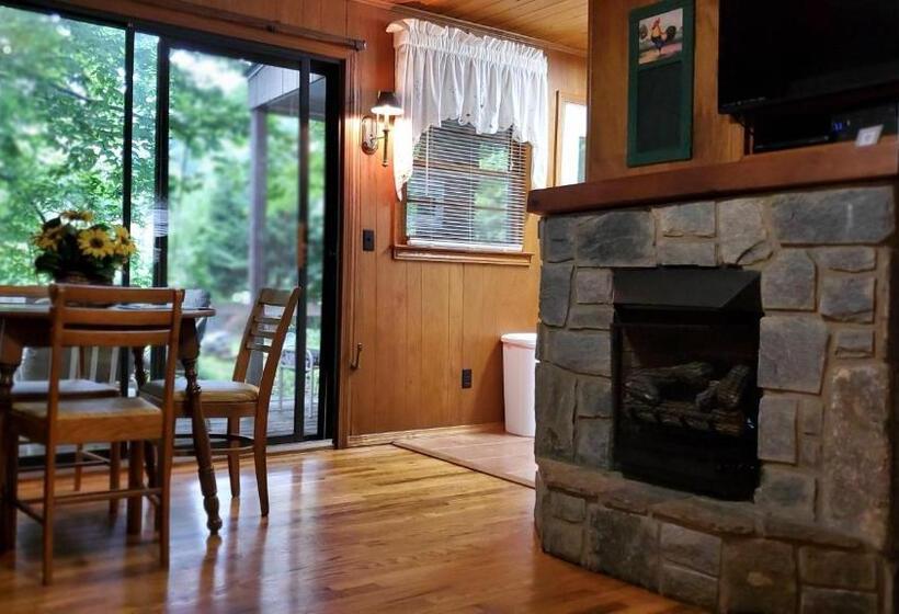 سوئیت با چشم‌انداز رودخانه, Cozy Creek Cottages