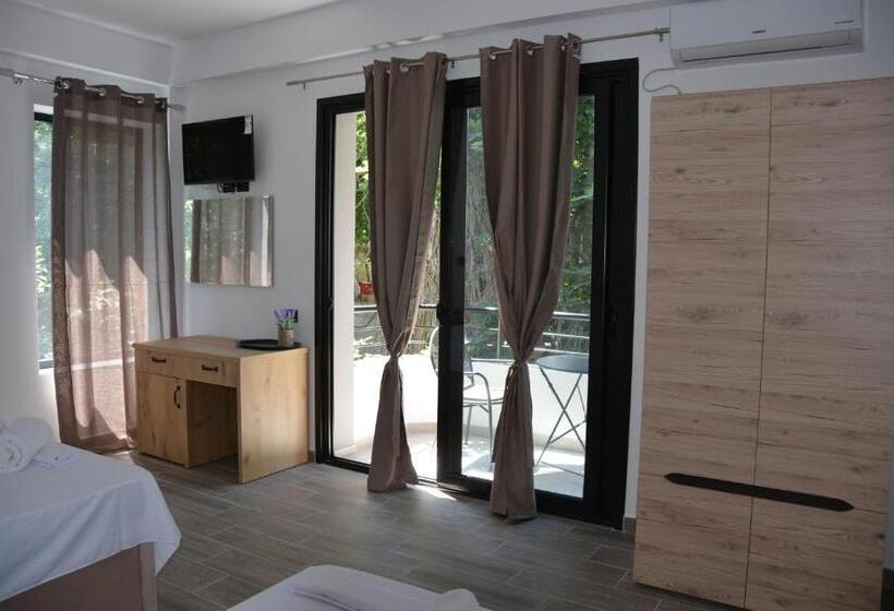 اتاق استاندارد سه تخته با بالکن, Lungomare Private Rooms