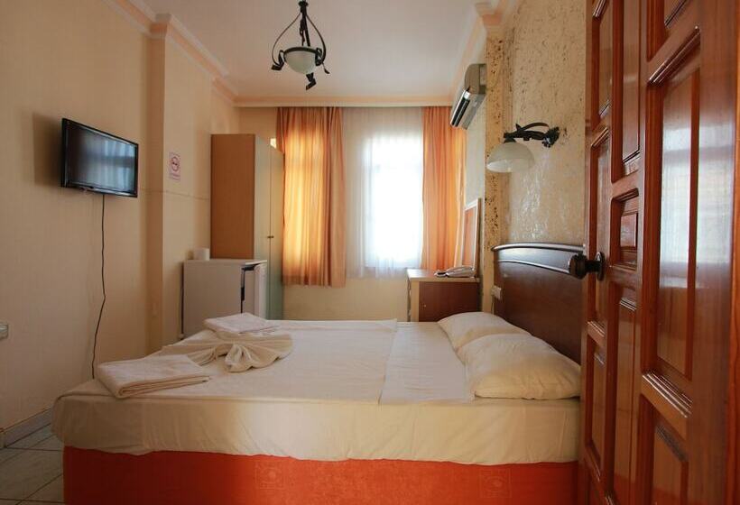 Quarto Estandar com Sacada, Elegant Baronessa Aparthotel