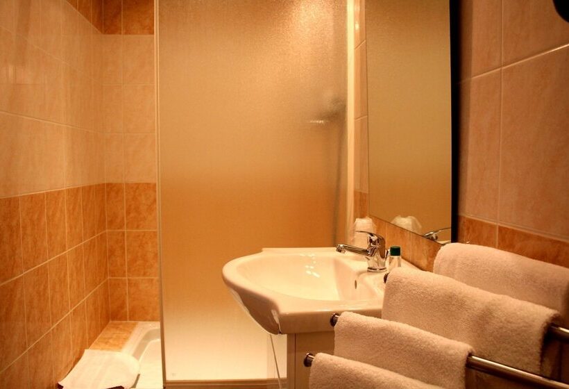 Номер Стандарт, Hôtel Restaurant Caribou
