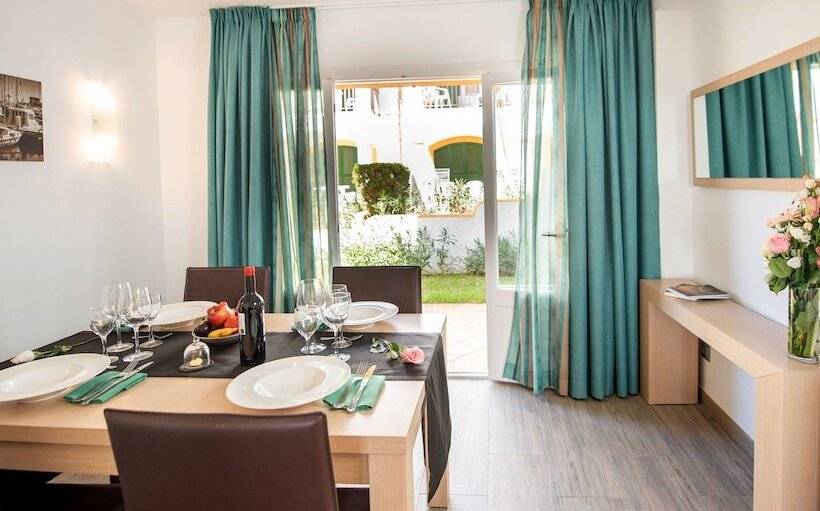 ویلای 3 خوابه, Aparthotel Ona Aucanada