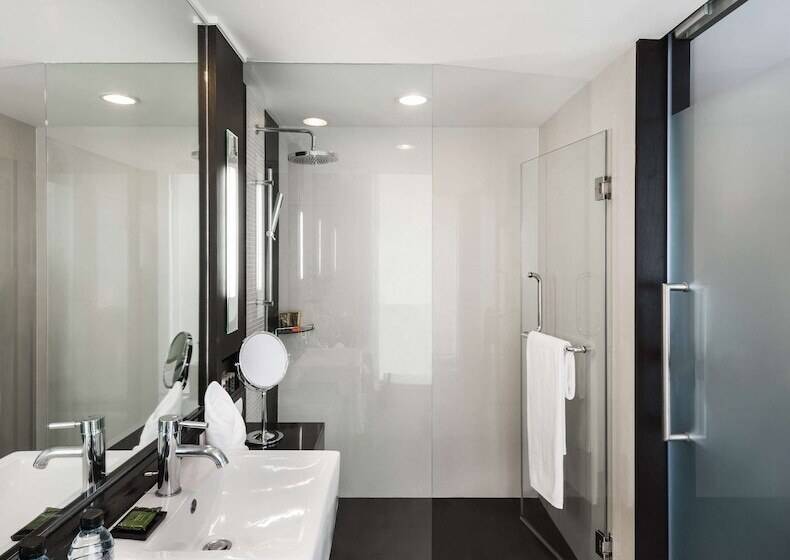 اتاق سوپریور, Radisson Suites Bangkok Sukhumvit