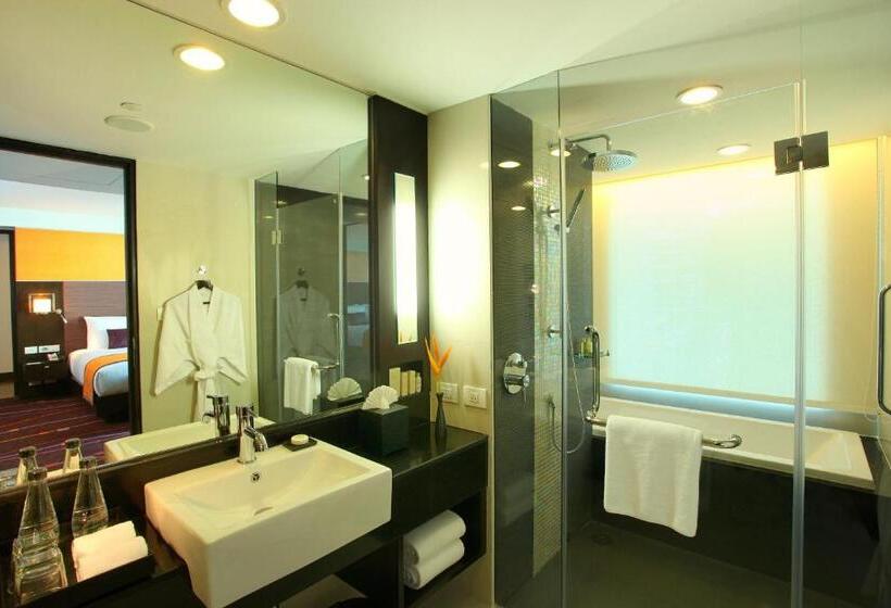 سوییت جونیور, Radisson Suites Bangkok Sukhumvit