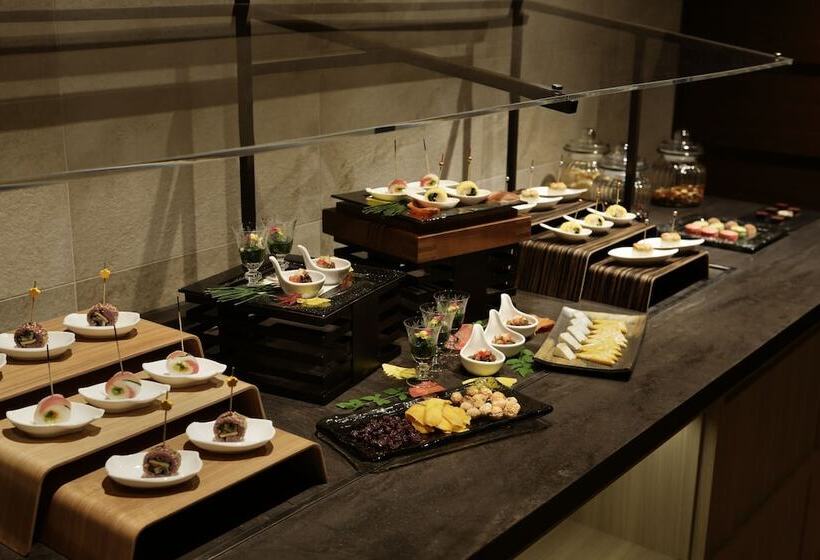 Полулюкс Повышенной Комфортности, Grand Prince Hotel Takanawa
