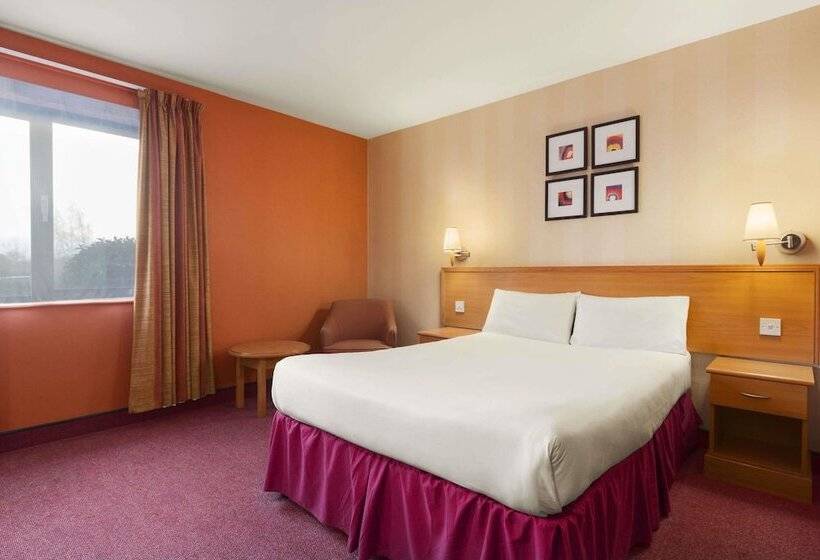 Семейный Номер, Days Inn Stevenage North