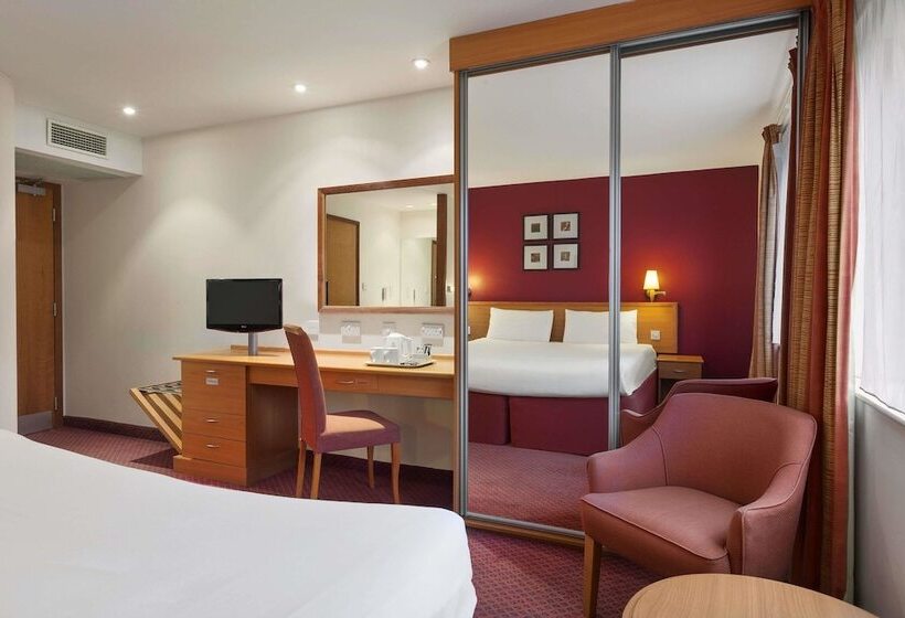 Номер Стандарт Двуспальная Кровать Адаптированный для Инвалидов, Days Inn Stevenage North