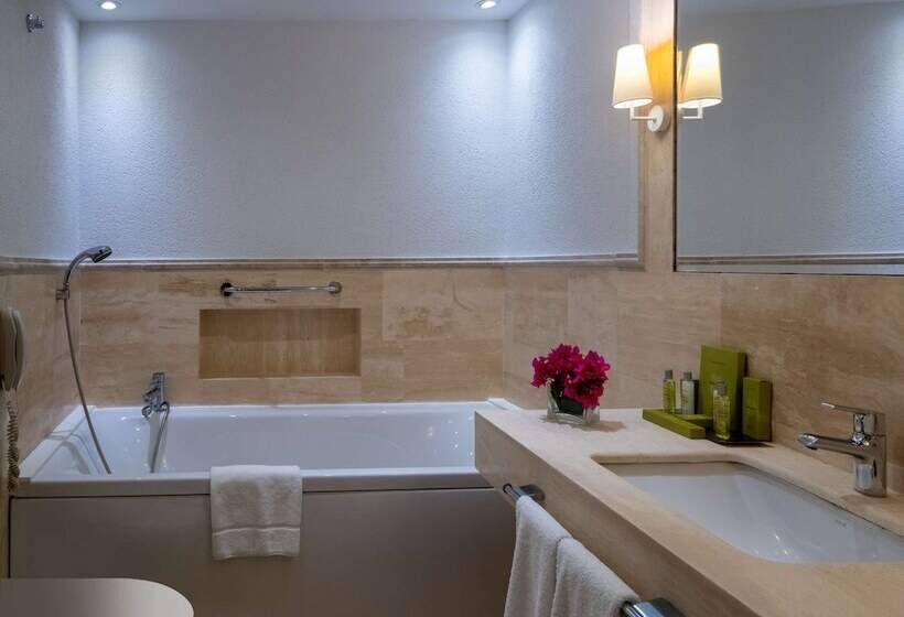 سوئیت جونیور با تخت بزرگ, Doubletree By Hilton Bodrum Marina Vista