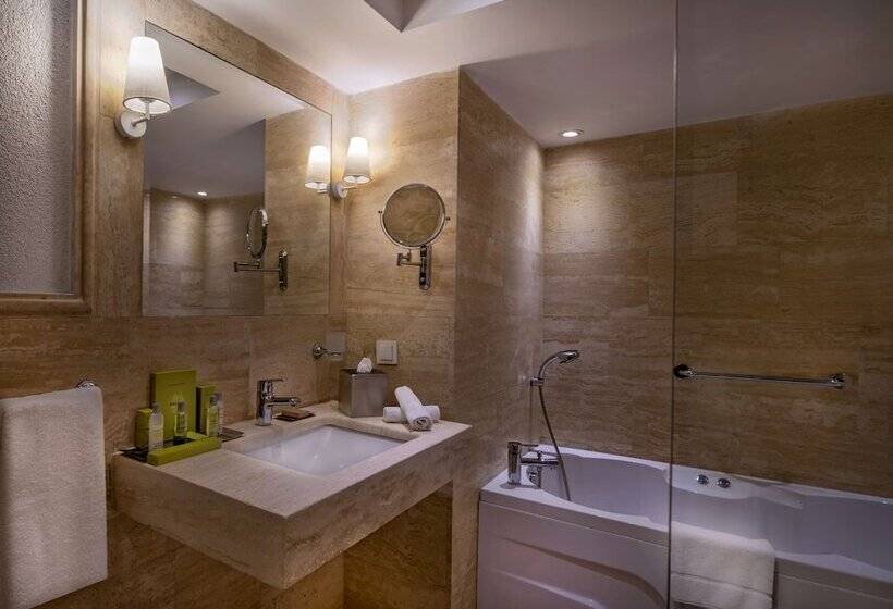 سوئیت جونیور با تخت بزرگ, Doubletree By Hilton Bodrum Marina Vista