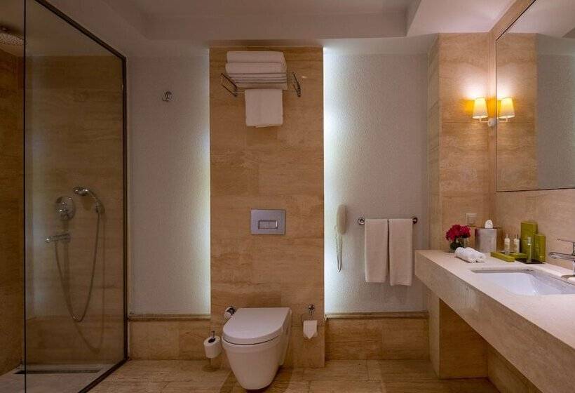 اتاق سوپریور با تخت دو نفره بزرگ, Doubletree By Hilton Bodrum Marina Vista