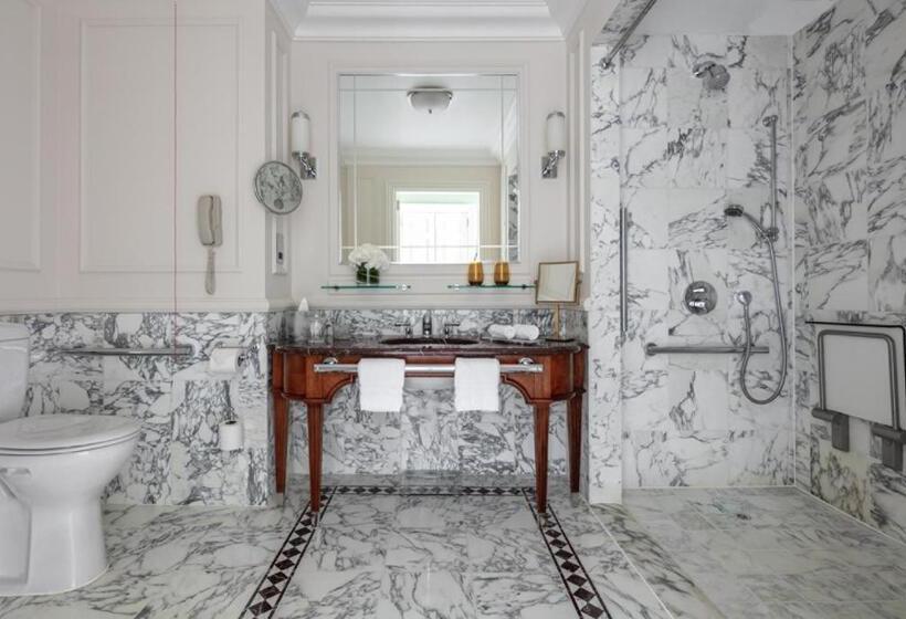 Люкс Адаптированный для Инвалидов, Four Seasons Hotel Hampshire