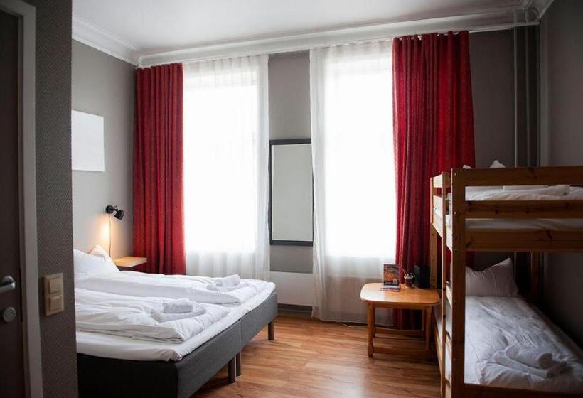 Четырехместный Номер Стандарт, Henriks Hotell