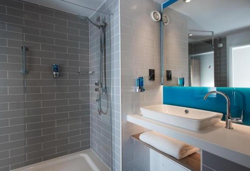 장애인을 위한 스탠다드 룸, Holiday Inn Express   Nice   Grand Arenas, An Ihg