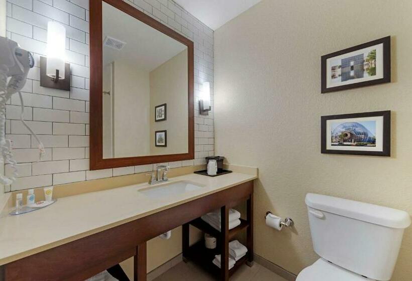 غرفة قياسية, Comfort Inn & Suites Harrah