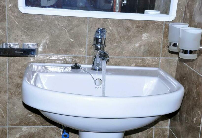 اتاق استاندارد یک نفره, Kabalega Resort  Hoima