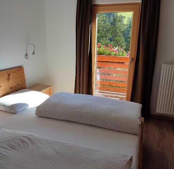 Трехместный Номер Стандарт с Балконом, Apartments B&b Pretermo