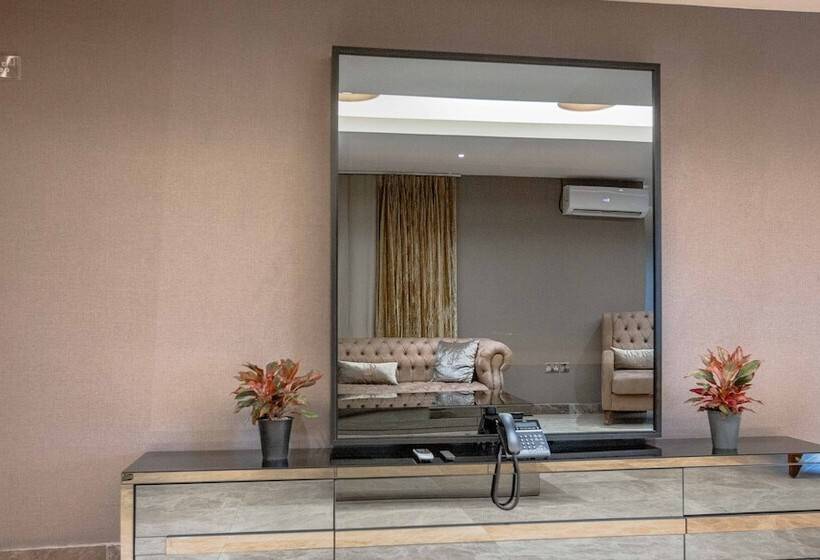 سوئیت پرزیدنت, Charleson Luxury