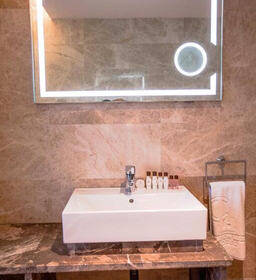 اتاق لوکس با تخت بزرگ, Charleson Luxury