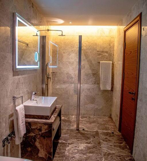 سوییت سوپریور, Charleson Luxury
