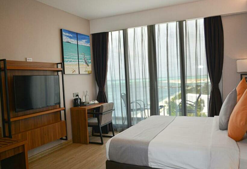 اتاق اساندارد با چشم‌انداز جانبی به دریا, Triton Prestige Seaview And Spa