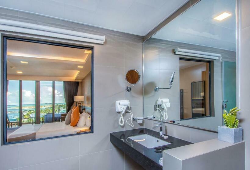 سوئیت با تخت بزرگ, Triton Prestige Seaview And Spa