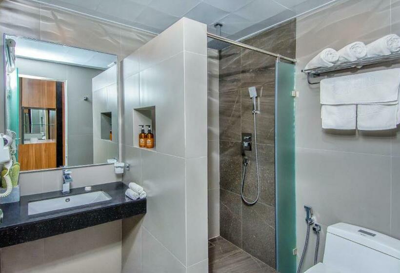 اتاق سه نفره دلوکس با چشم‌انداز دریا, Triton Prestige Seaview And Spa