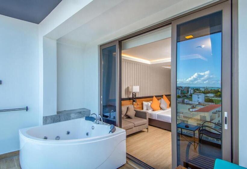 سوئیت با تخت بزرگ, Triton Prestige Seaview And Spa