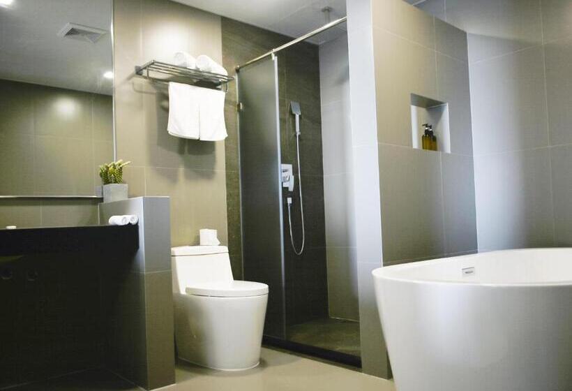 سوئیت با تخت بزرگ, Triton Prestige Seaview And Spa