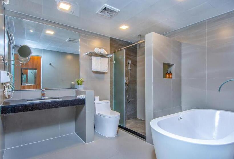 سوئیت با تخت بزرگ, Triton Prestige Seaview And Spa