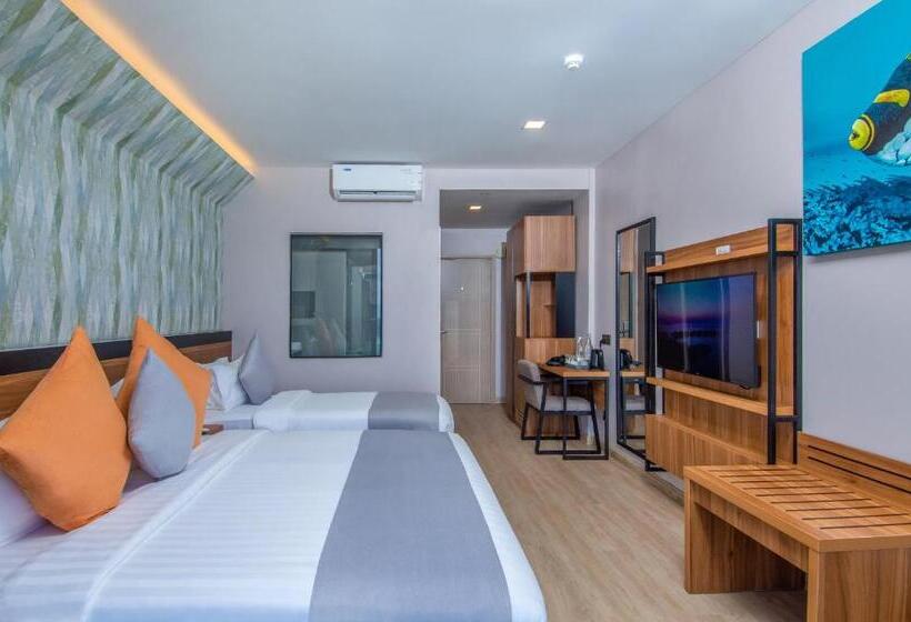 اتاق سه نفره دلوکس با چشم‌انداز دریا, Triton Prestige Seaview And Spa