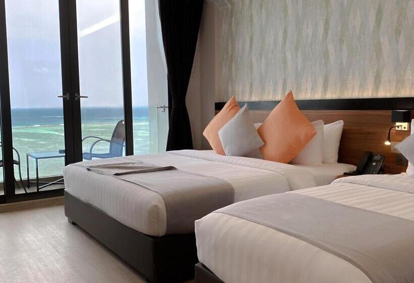 اتاق سه نفره دلوکس با چشم‌انداز دریا, Triton Prestige Seaview And Spa