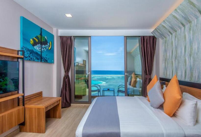 اتاق سه نفره دلوکس با چشم‌انداز دریا, Triton Prestige Seaview And Spa