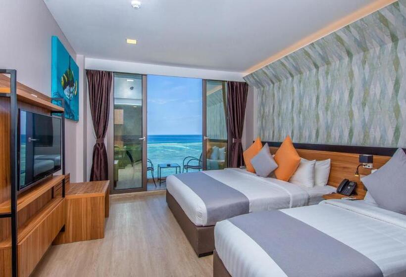 اتاق سه نفره دلوکس با چشم‌انداز دریا, Triton Prestige Seaview And Spa