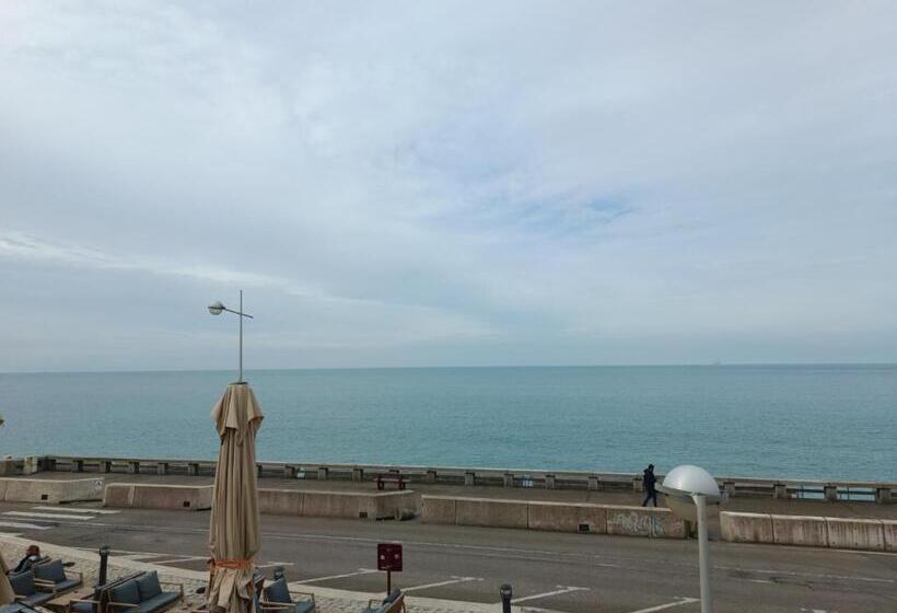 Номер Стандарт с Балконом, New Hôtel De La Mer
