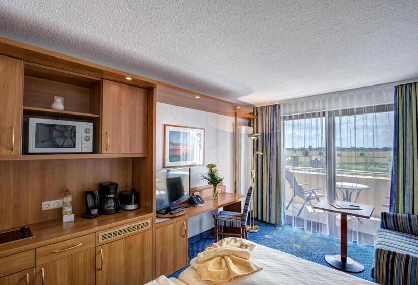1 Schlafzimmer Apartment mit Terrasse, Familien Wellness Hotel Seeklause Mit Großem Abenteuerspielplatz Piraten Insel Usedom Kinder Immer A