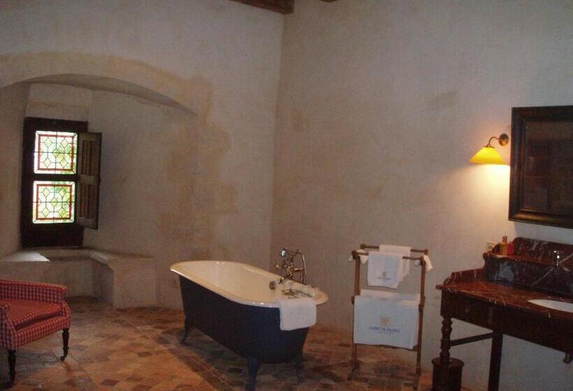 Номер Премиум, Château De Saint Loup