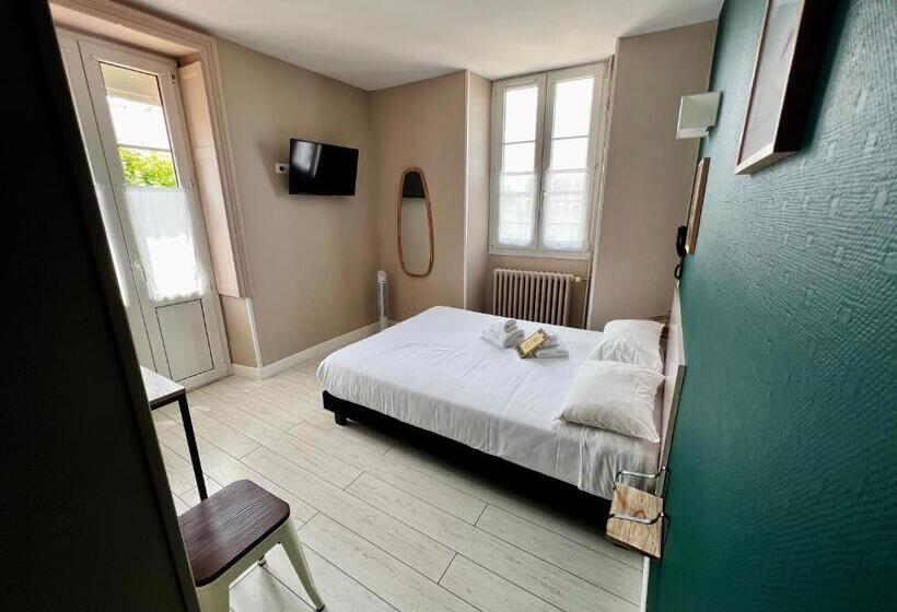 Номер Стандарт, Hôtel Saint James