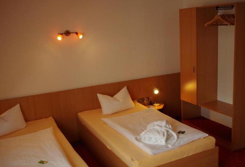 Номер Стандарт, Zum Abschlepphof