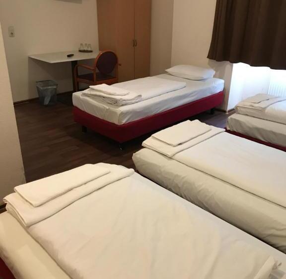 Четырехместный Номер Стандарт, Pension Alpha   Frankfurt City Central Station