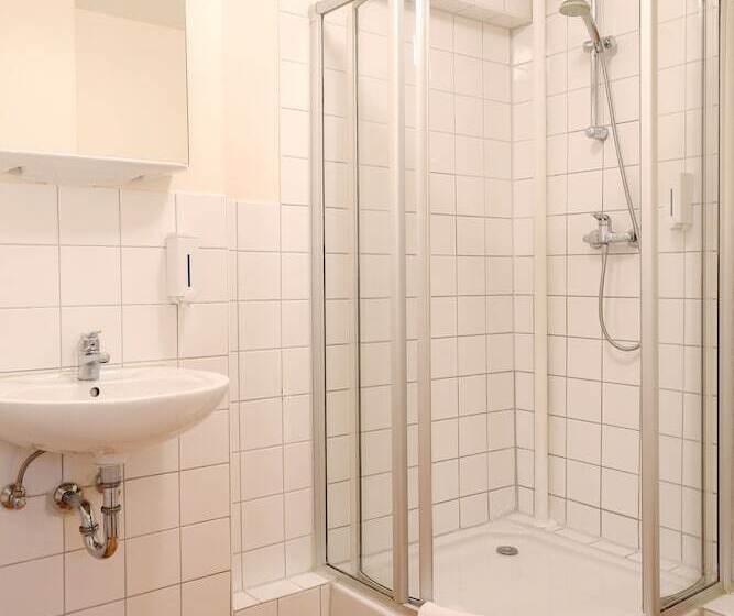 Quarto standard, Pension Alpha   Frankfurt City Central Station