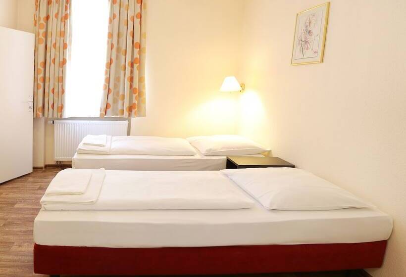 Номер Стандарт, Pension Alpha   Frankfurt City Central Station