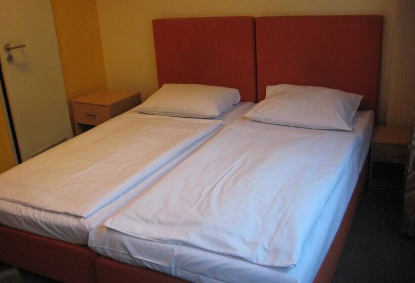 Quarto standard, Pension Alpha   Frankfurt City Central Station